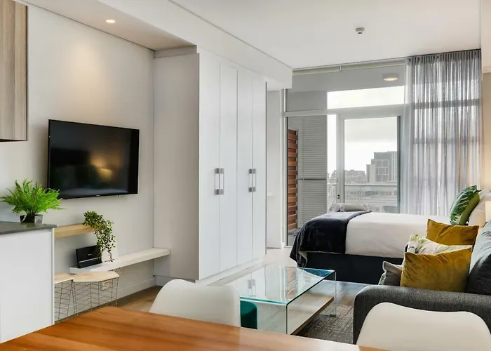 Backup-Power Eco Balcony Apartment Near Table Mountain
